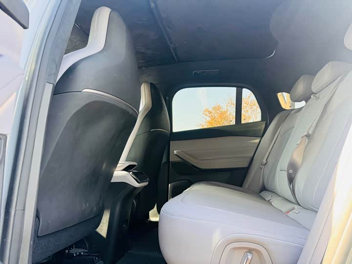 Фото 8 - Nio EC6