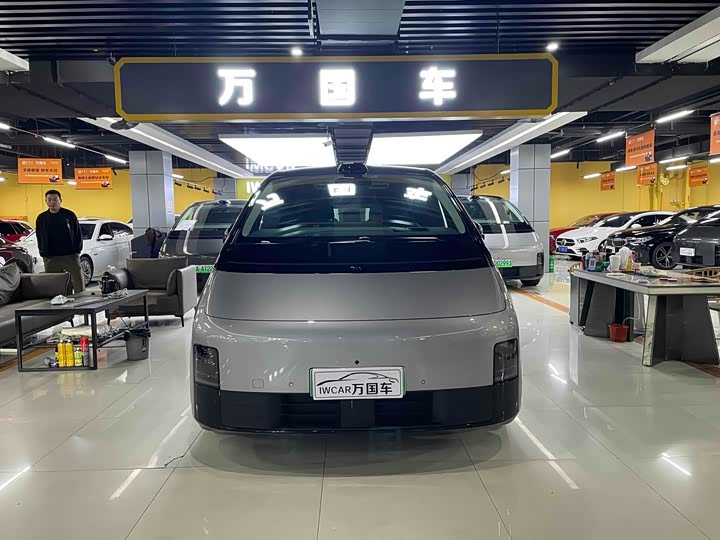 Фото 1 - LiXiang Mega