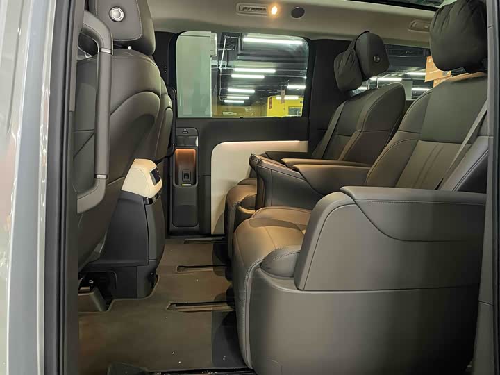 Фото 5 - LiXiang Mega