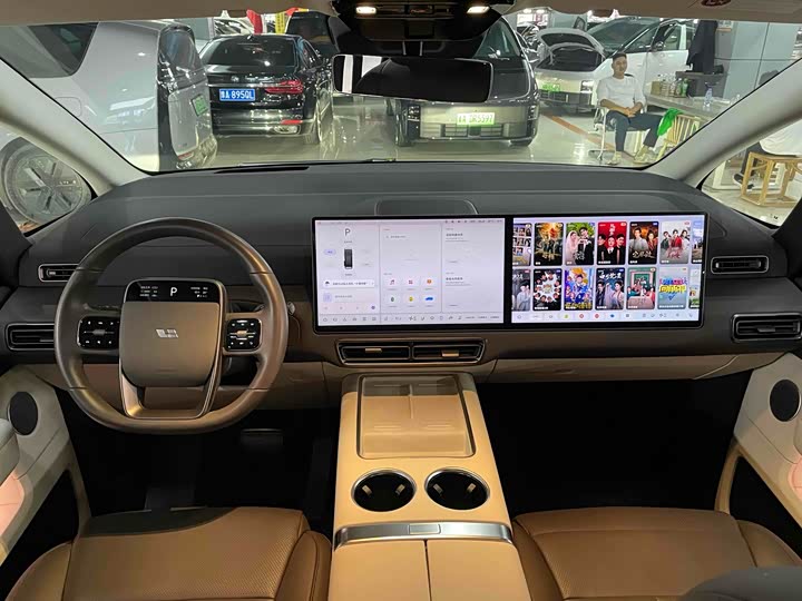 Фото 6 - LiXiang Mega