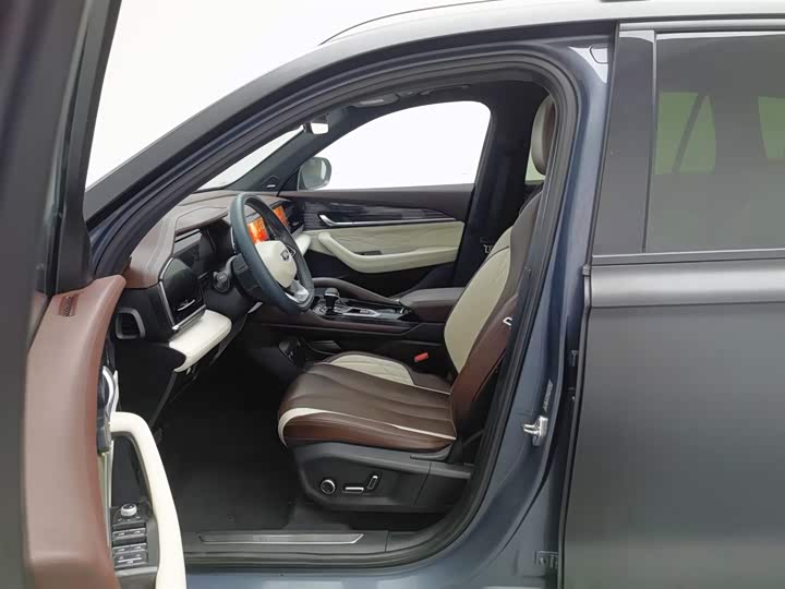 Фото 10 - Geely Monjaro