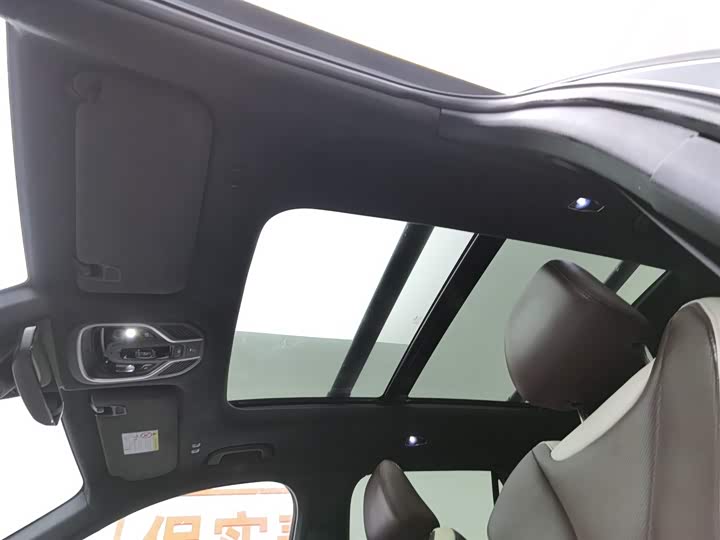 Фото 14 - Geely Monjaro