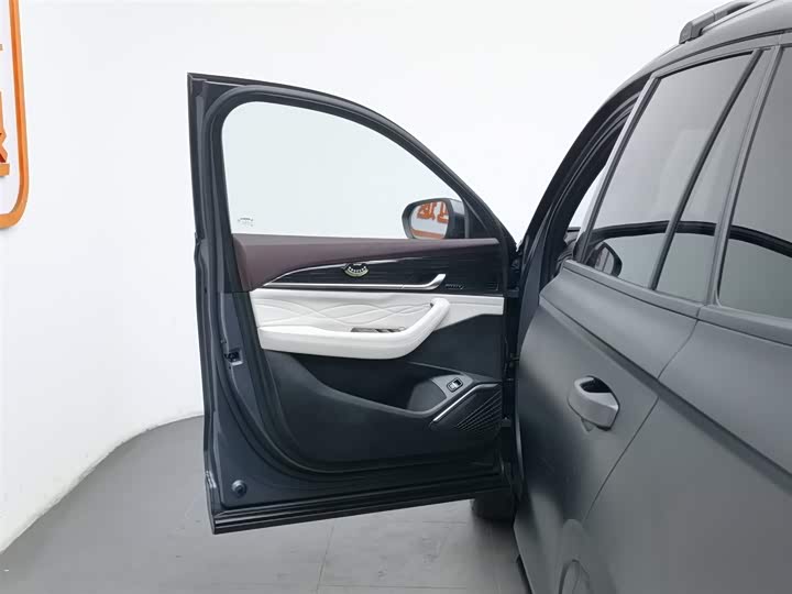 Фото 8 - Geely Monjaro