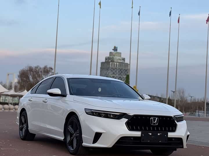 Фото 2 - Honda Inspire