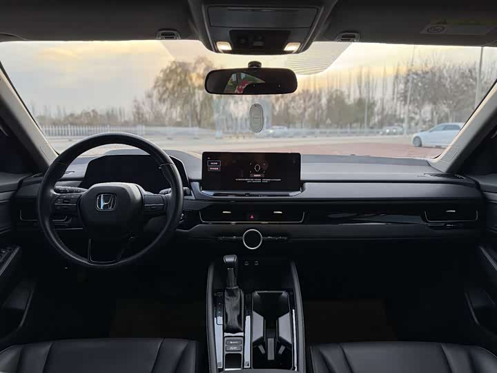 Фото 4 - Honda Inspire