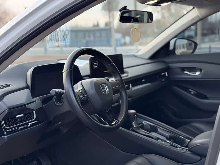 Фото 5 - Honda Inspire