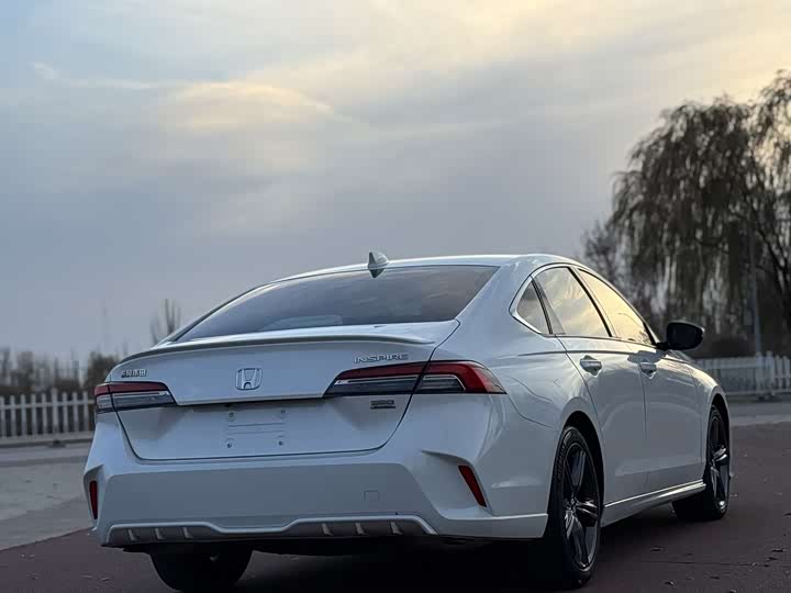 Фото 7 - Honda Inspire