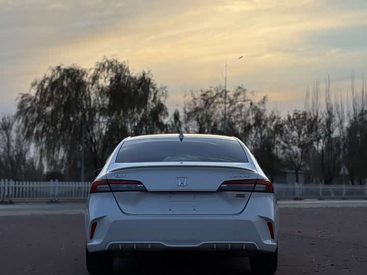 Фото 8 - Honda Inspire