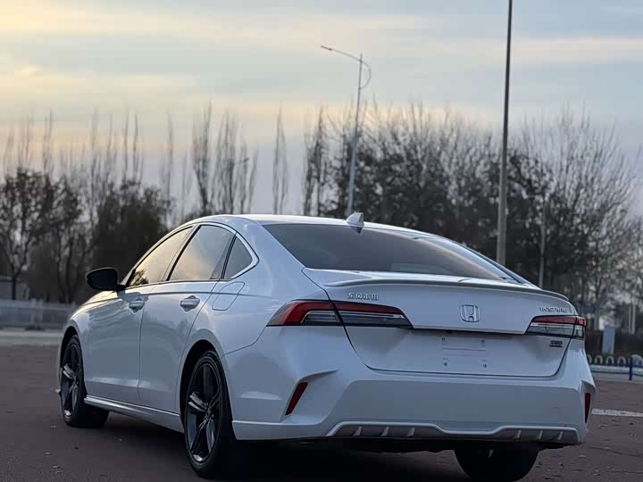 Фото 9 - Honda Inspire