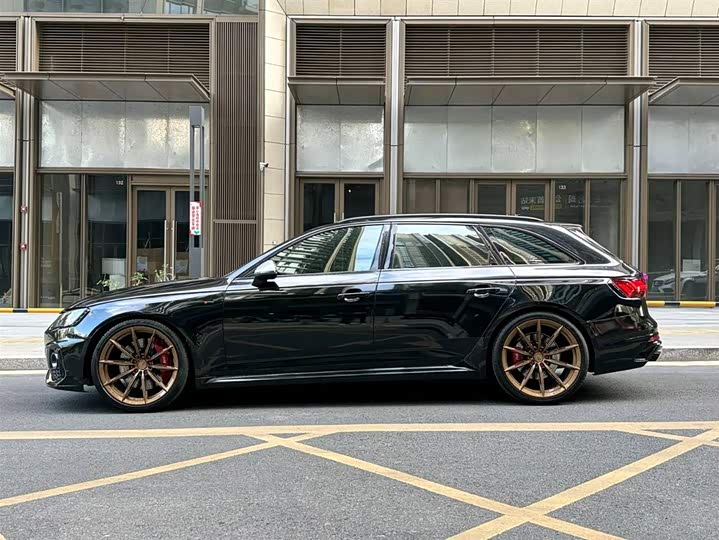 Фото 3 - Audi RS 4