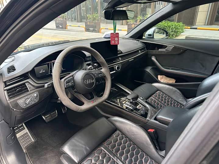 Фото 7 - Audi RS 4