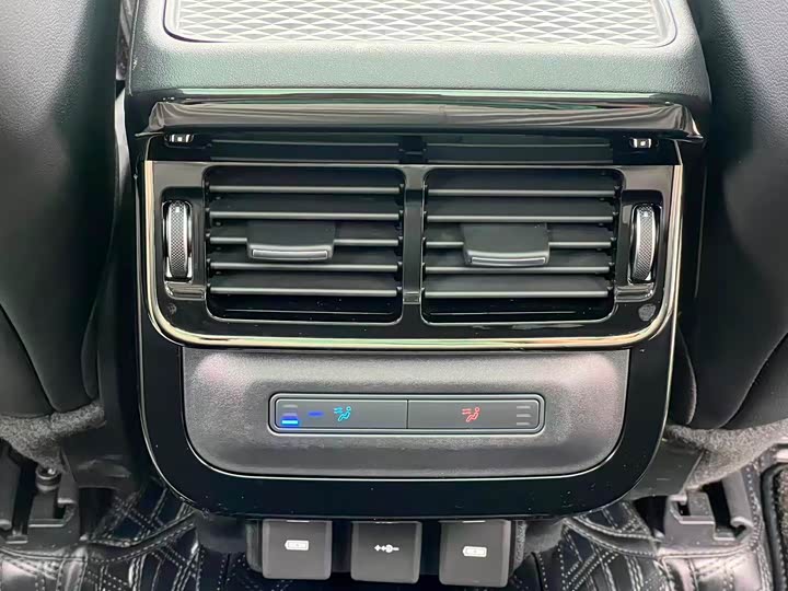 Фото 21 - Land Rover Range Rover Evoque L Hybrid