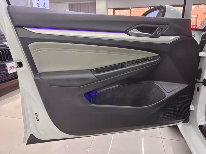 Фото 11 - Volkswagen Golf