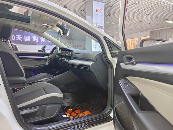 Фото 15 - Volkswagen Golf