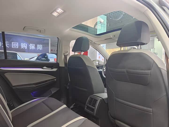 Фото 19 - Volkswagen Golf