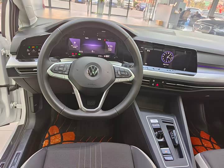 Фото 9 - Volkswagen Golf