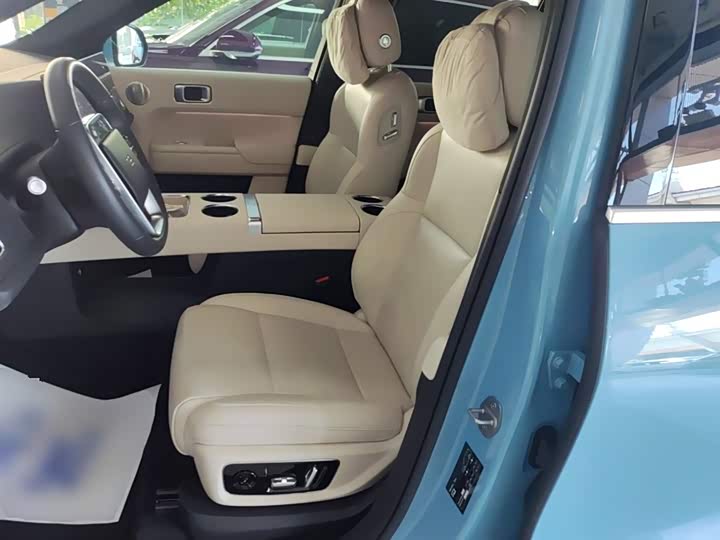 Фото 14 - LiXiang L8