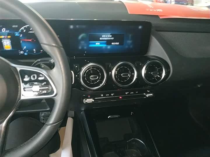 Фото 10 - Mercedes-Benz GLA-Class