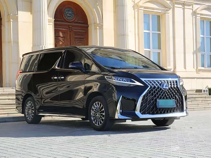 Фото 2 - Lexus LM