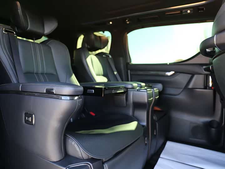 Фото 6 - Lexus LM