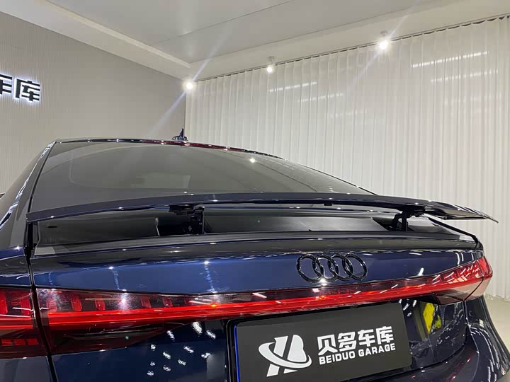 Фото 15 - Audi S7