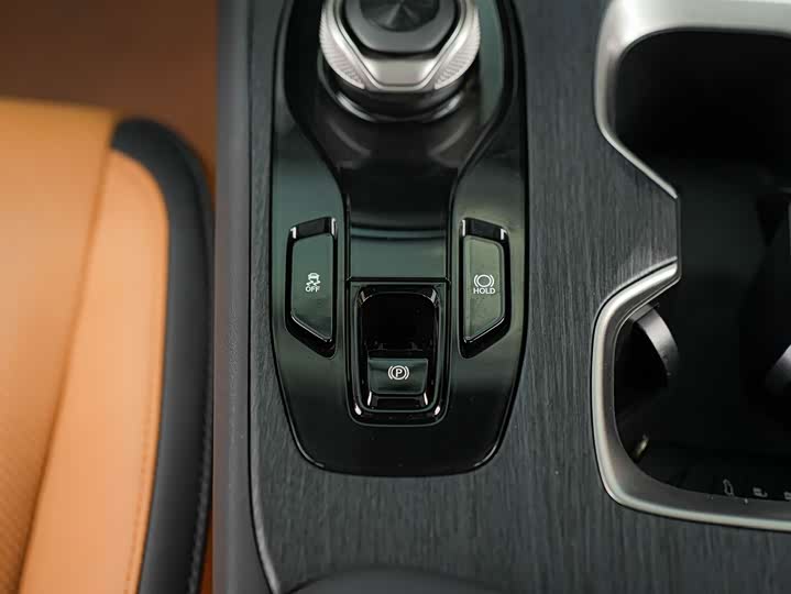 Фото 19 - Lexus RZ