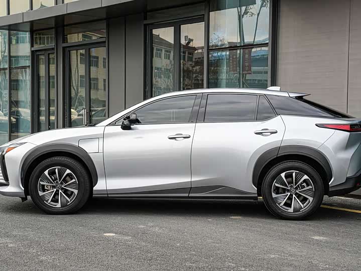 Фото 7 - Lexus RZ