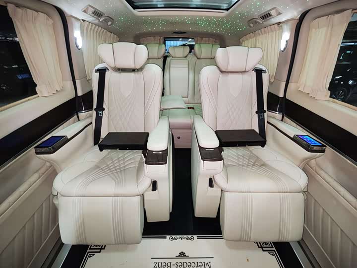 Фото 10 - Mercedes-Benz V-Class