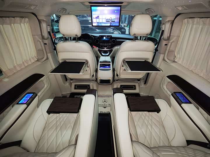 Фото 11 - Mercedes-Benz V-Class