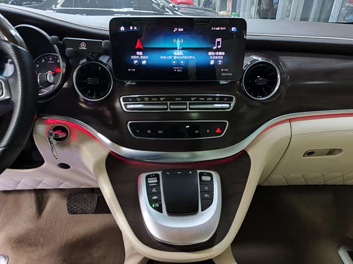 Фото 13 - Mercedes-Benz V-Class