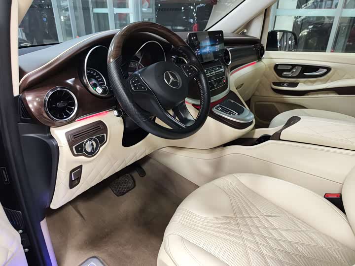 Фото 14 - Mercedes-Benz V-Class