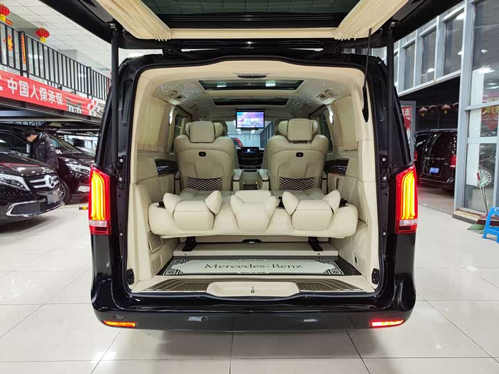 Фото 15 - Mercedes-Benz V-Class