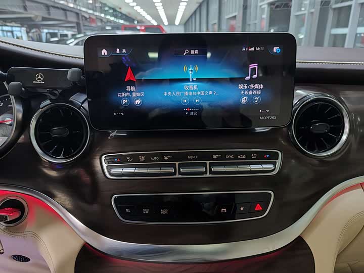 Фото 17 - Mercedes-Benz V-Class