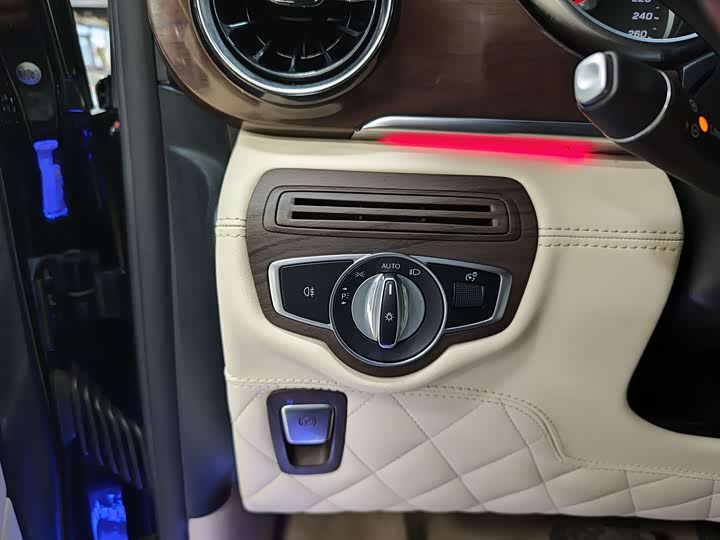 Фото 20 - Mercedes-Benz V-Class