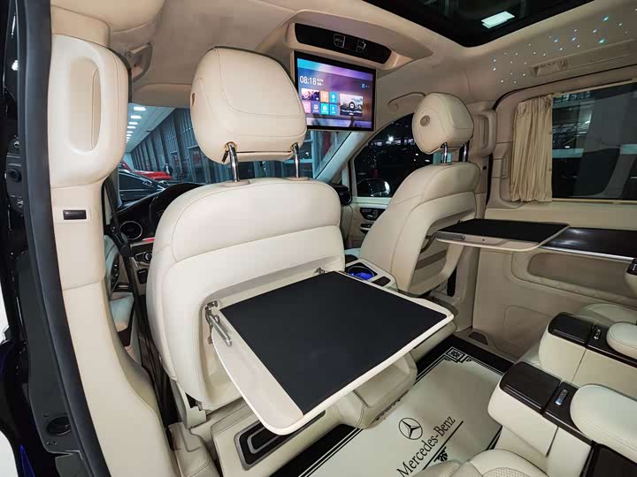 Фото 27 - Mercedes-Benz V-Class