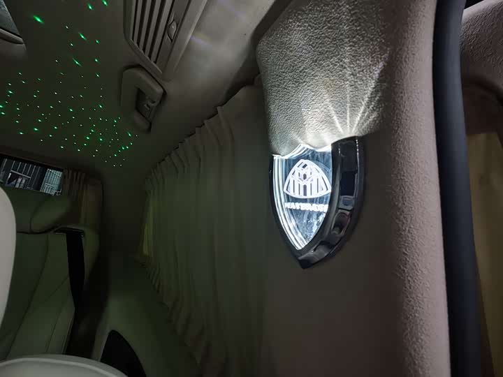 Фото 28 - Mercedes-Benz V-Class