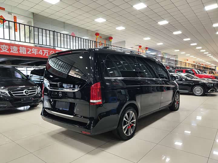 Фото 33 - Mercedes-Benz V-Class