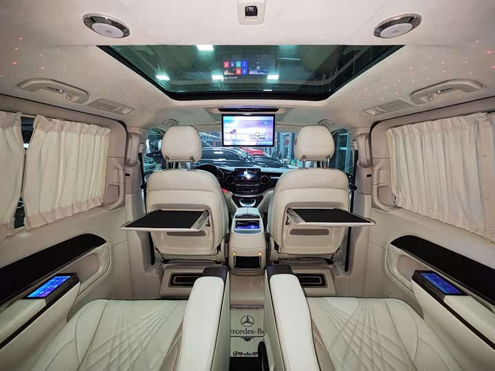 Фото 7 - Mercedes-Benz V-Class