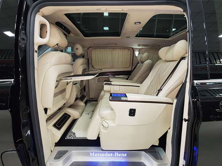 Фото 8 - Mercedes-Benz V-Class