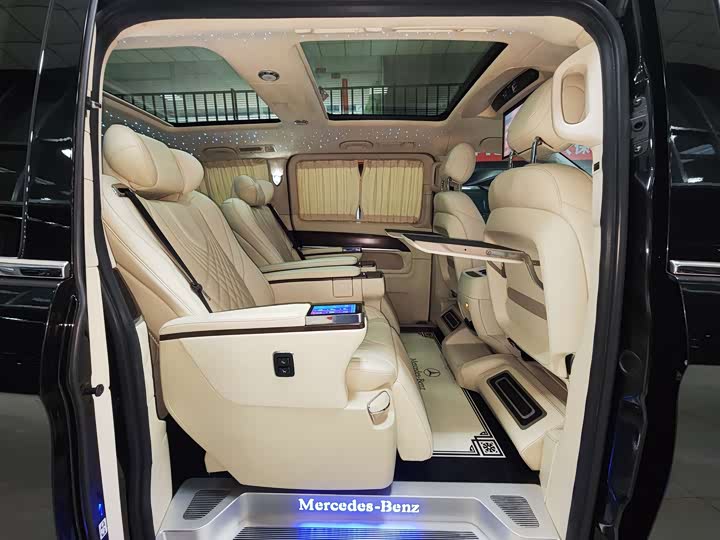 Фото 9 - Mercedes-Benz V-Class