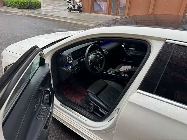 Фото 9 - Mercedes-Benz A-Class