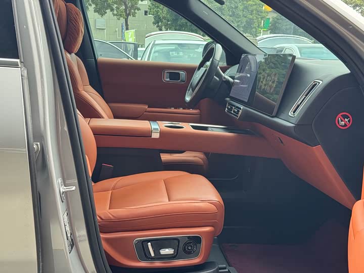 Фото 13 - LiXiang L8