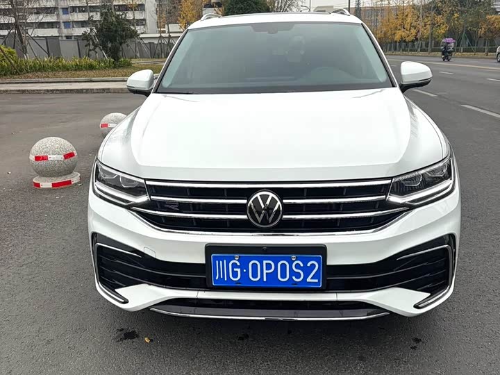 Фото 2 - Volkswagen Tiguan L Pro