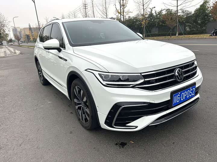 Фото 3 - Volkswagen Tiguan L Pro