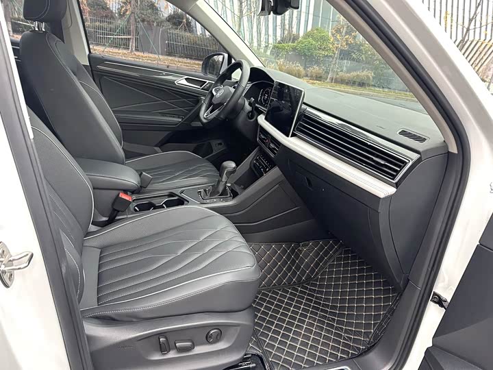 Фото 6 - Volkswagen Tiguan L Pro