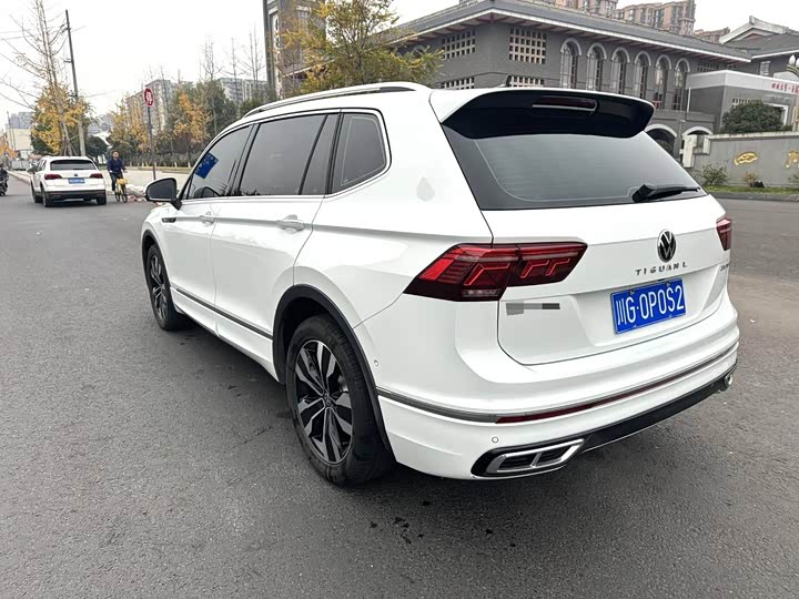 Фото 9 - Volkswagen Tiguan L Pro