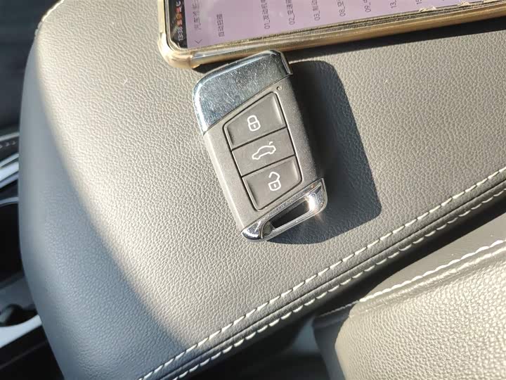 Фото 9 - Volkswagen Passat