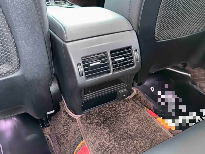 Фото 10 - Jaguar XE L