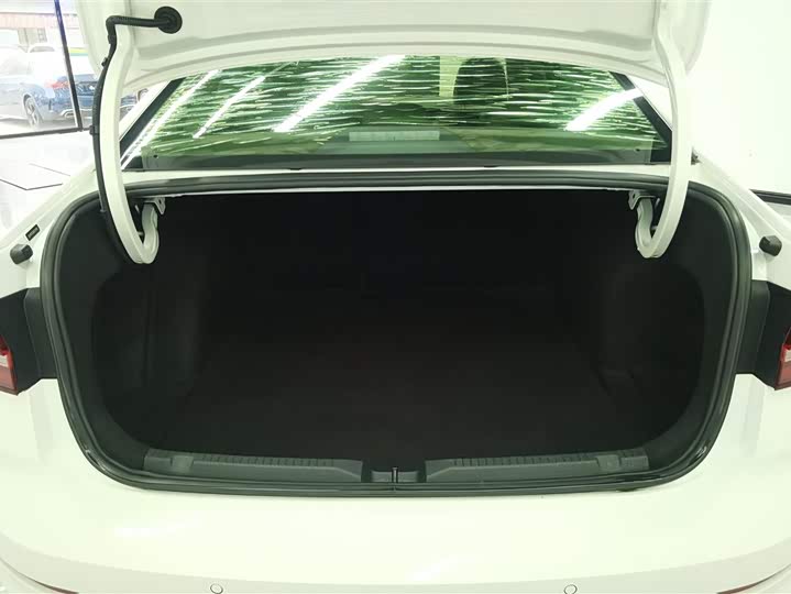 Фото 4 - Volkswagen Lavida