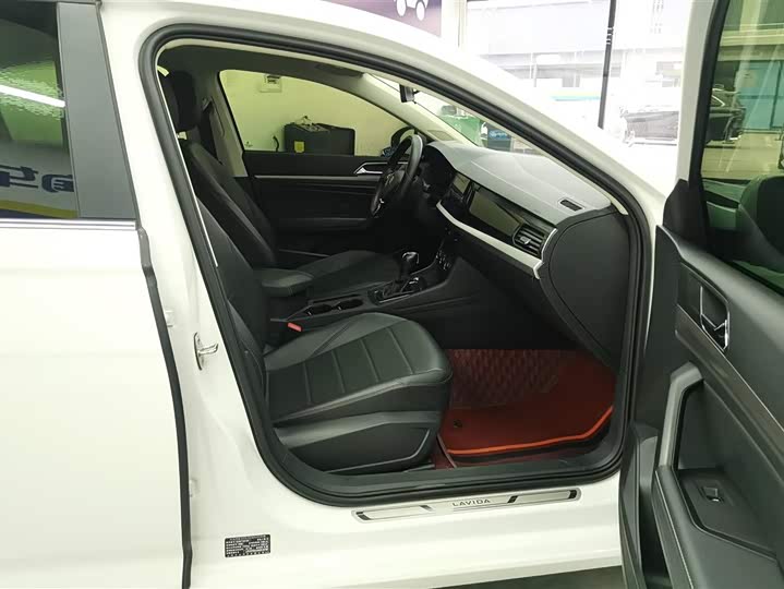 Фото 8 - Volkswagen Lavida